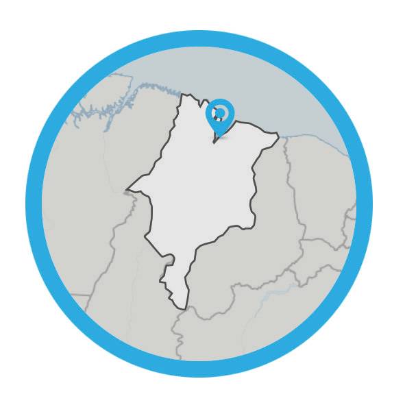 Mapa do estado do Maranhão apresenta a localização de São Luís. O mapa é cinza e a indicação da cidade é em azul ao norte do estado.